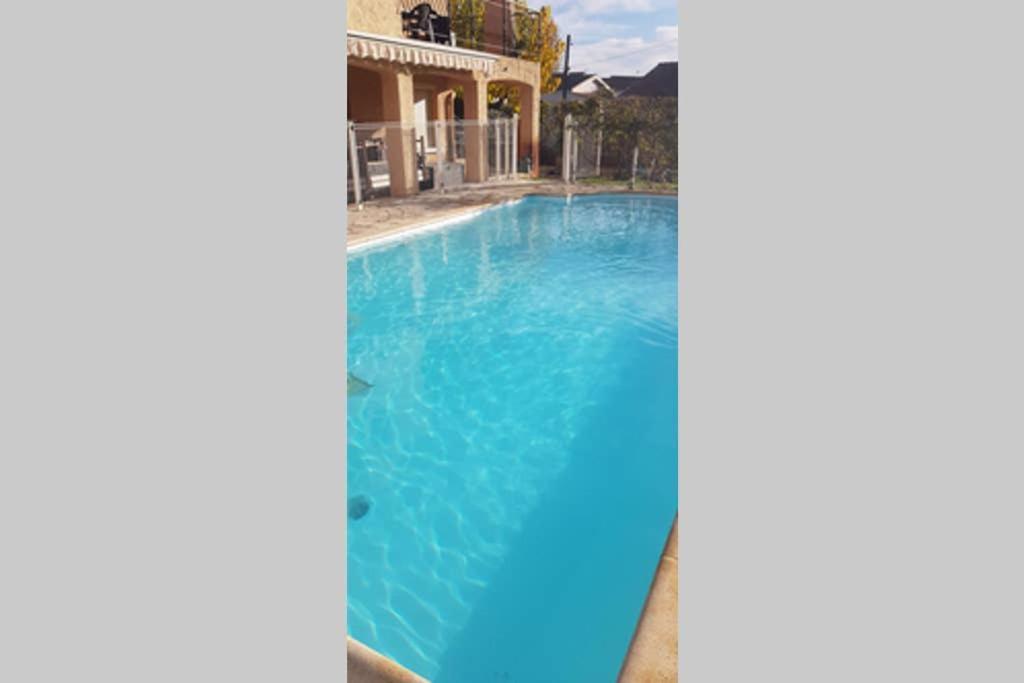 Un Charmant Logement Apartment Aigues-Mortes Exterior photo